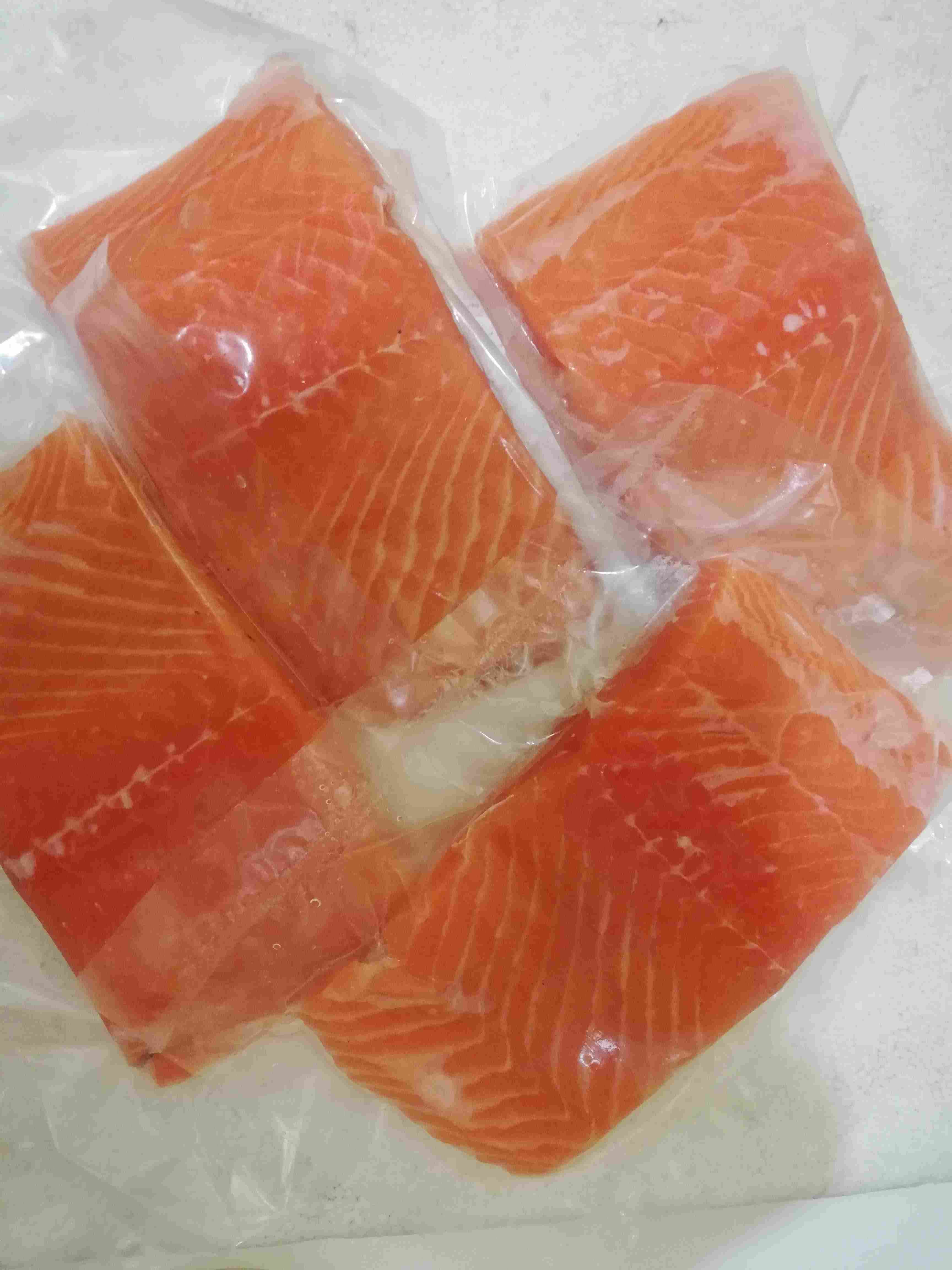Salmon Fillet (Skinless, Net Weight 720g - 800g)